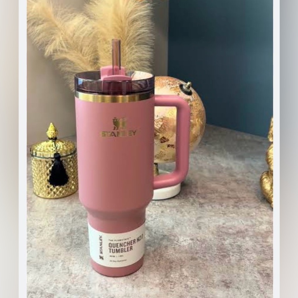 NIB Stanley Quencher H2.0 Flowstate™ Tumbler 30 OZ Antique Pink Gold Limited